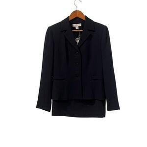 New petite sophisticate navy‎ 2 piece suit set. Size 4